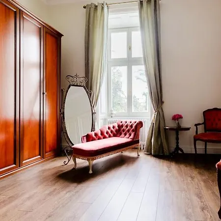 منزل للإقامة In A Luxury Designer Period In Old Town By Presidential Palace