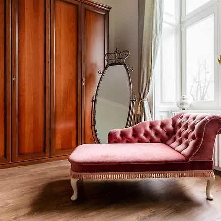 In A Luxury Designer Period In Old Town By Presidential Palace Habitación en casa particular Bratislava