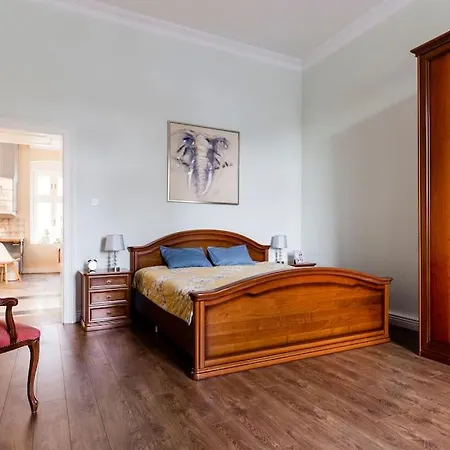Ubytování v soukromí In A Luxury Designer Period In Old Town By Presidential Palace Bratislava