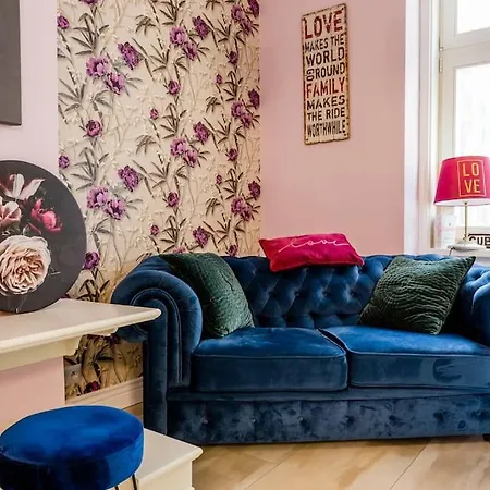 In A Luxury Designer Period In Old Town By Presidential Palace Homestay