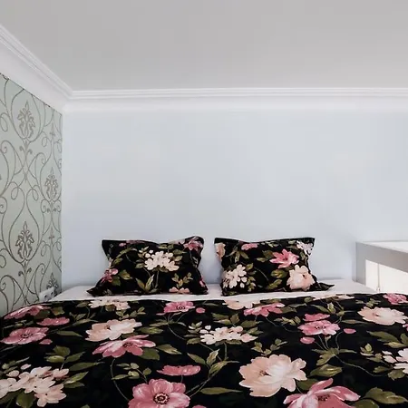 In A Luxury Designer Period In Old Town By Presidential Palace منزل للإقامة *