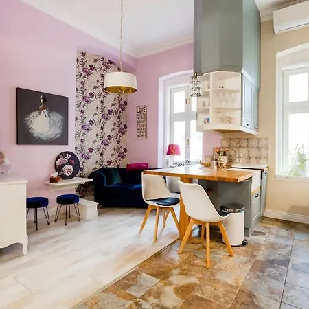 In A Luxury Designer Period In Old Town By Presidential Palace Homestay Bratislava