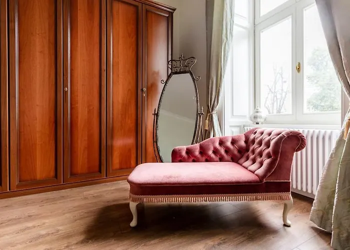 In A Luxury Designer Period In Old Town By Presidential Palace منزل للإقامة براتسيلافا