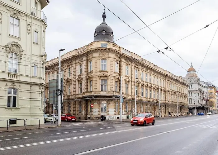 In A Luxury Designer Period In Old Town By Presidential Palace منزل للإقامة *