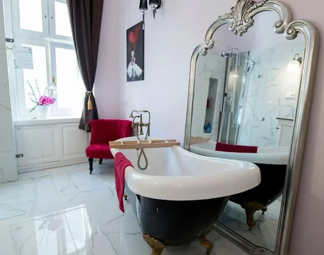 In A Luxury Designer Period In Old Town By Presidential Palace Kwatera prywatna