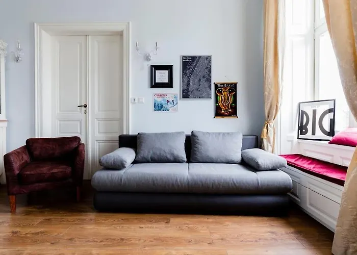 In A Luxury Designer Period In Old Town By Presidential Palace Accommodatie bij particulieren