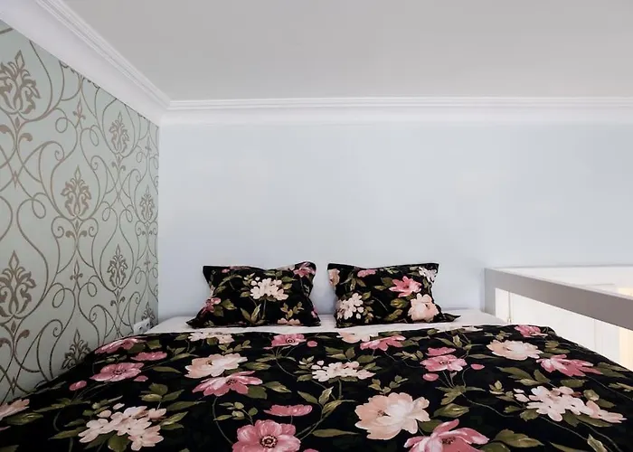 In A Luxury Designer Period In Old Town By Presidential Palace Accommodatie bij particulieren *